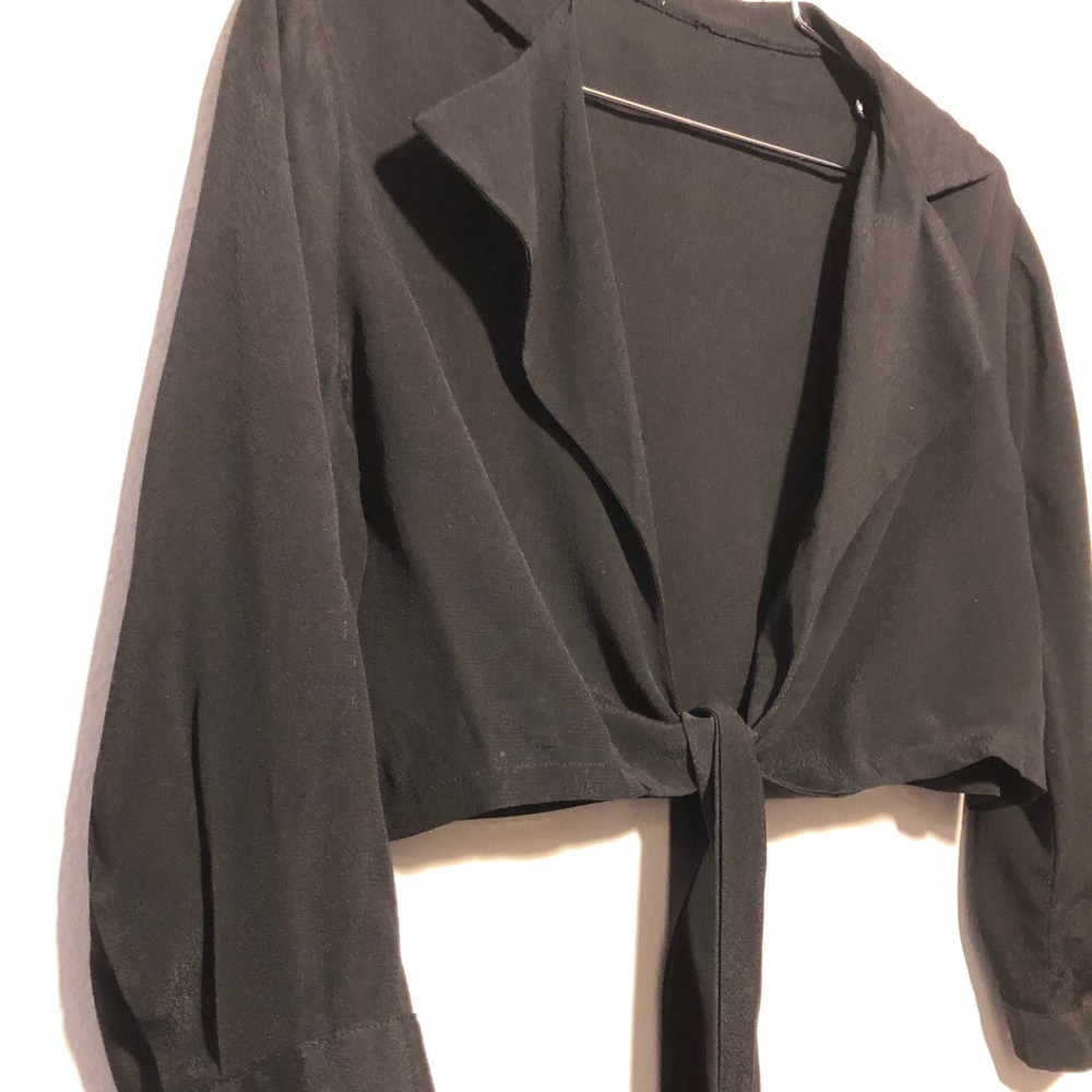 Front Tie Crop Top - Black